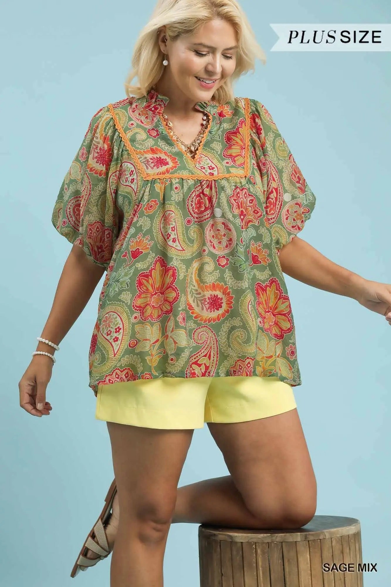 Ivy Lynn Floral Curvy Top