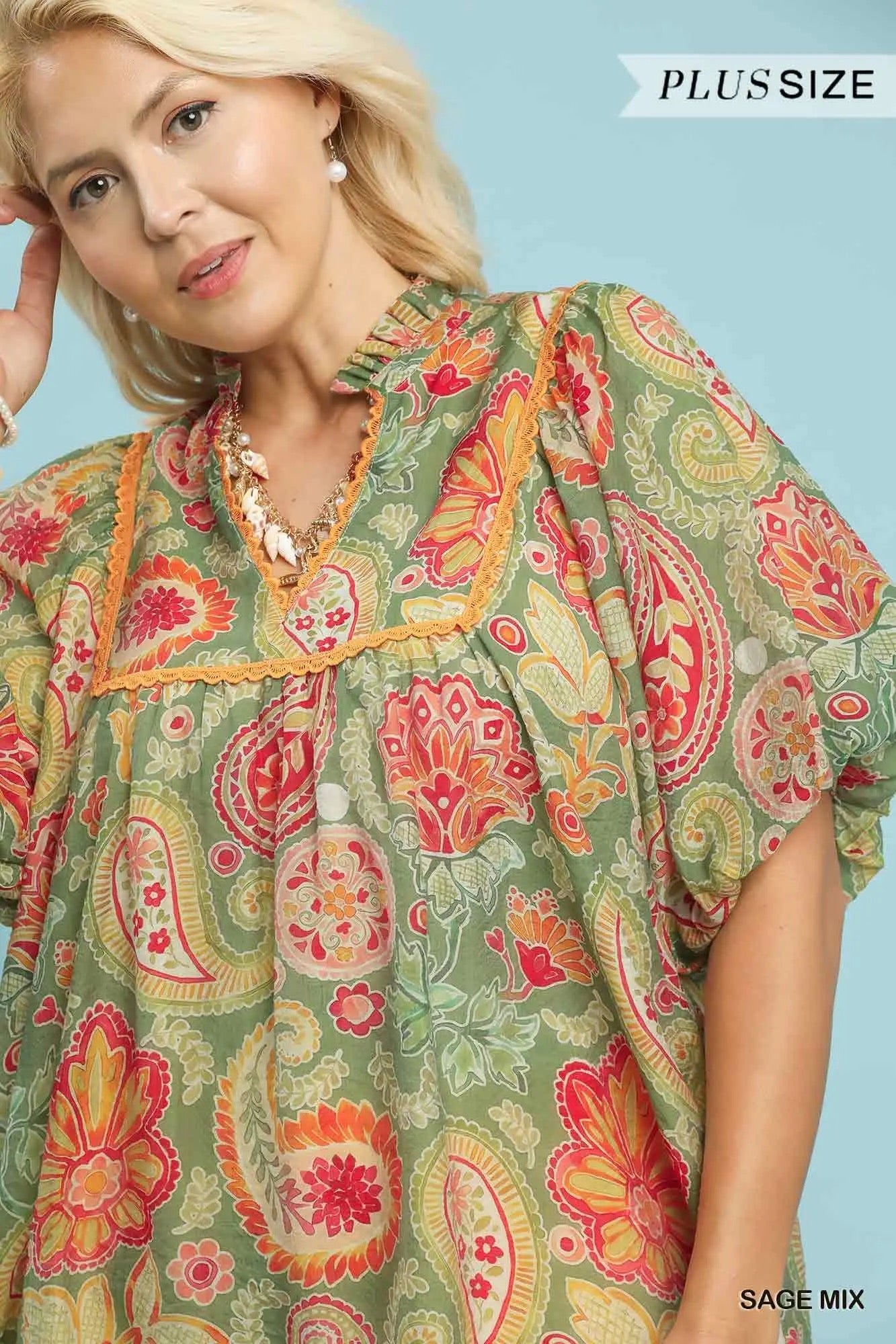 Ivy Lynn Floral Curvy Top