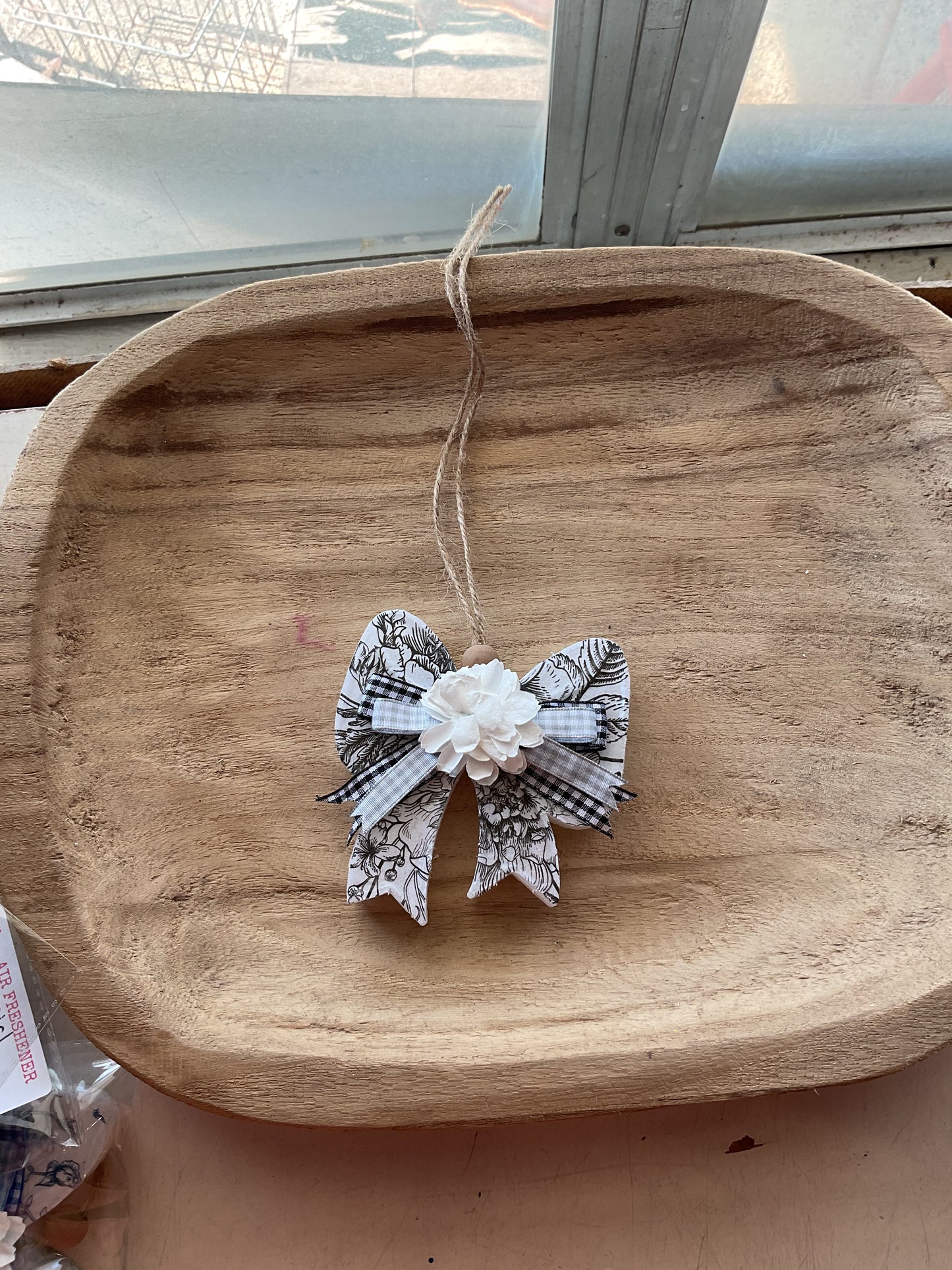 Black Floral Bow Freshie