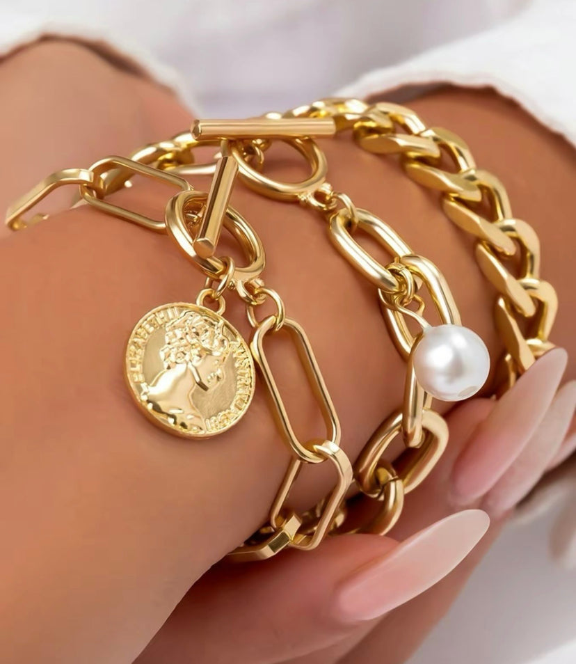 Royal Charm Pearl Bracelet Set